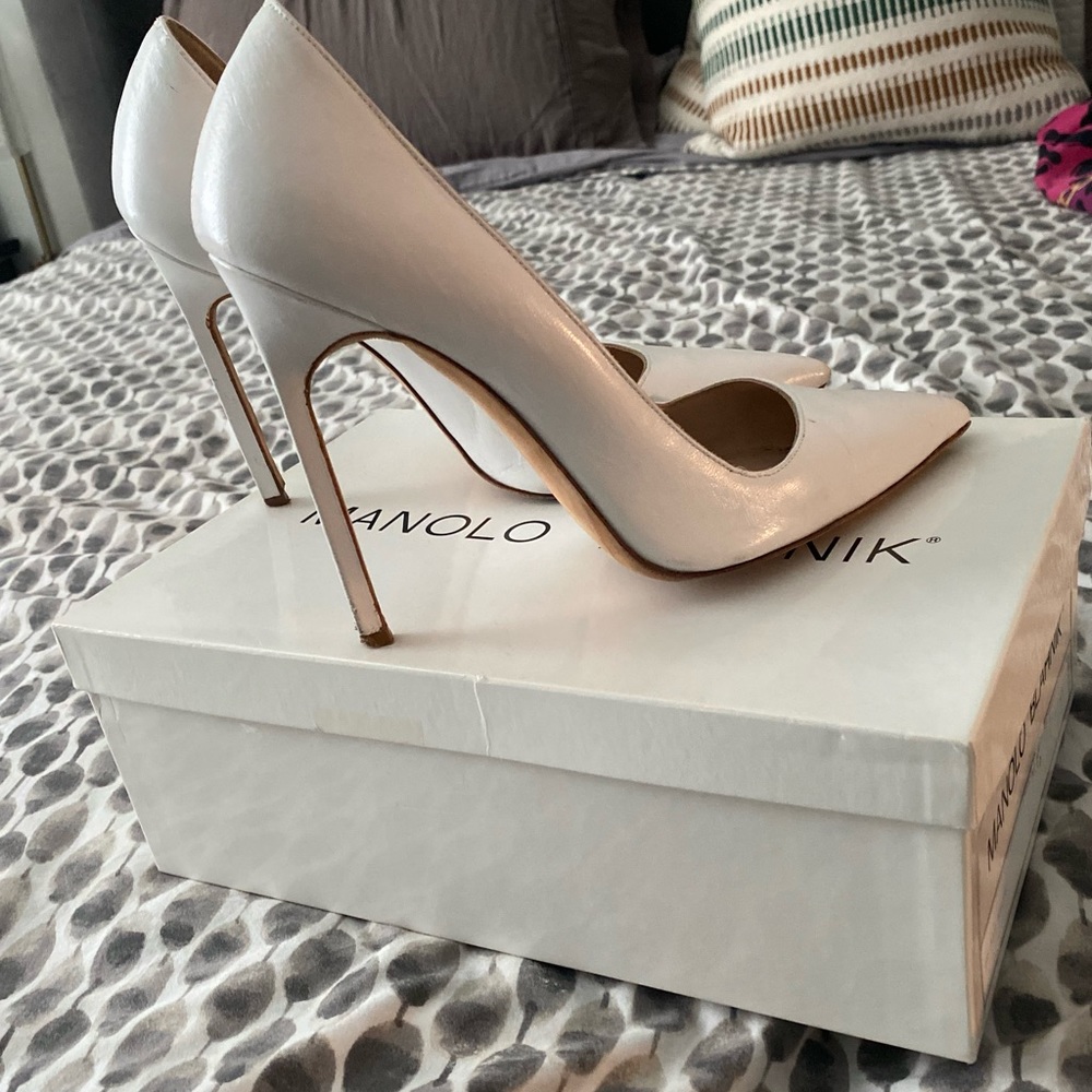 Manolo Blahnik BB White Pumps Size 37